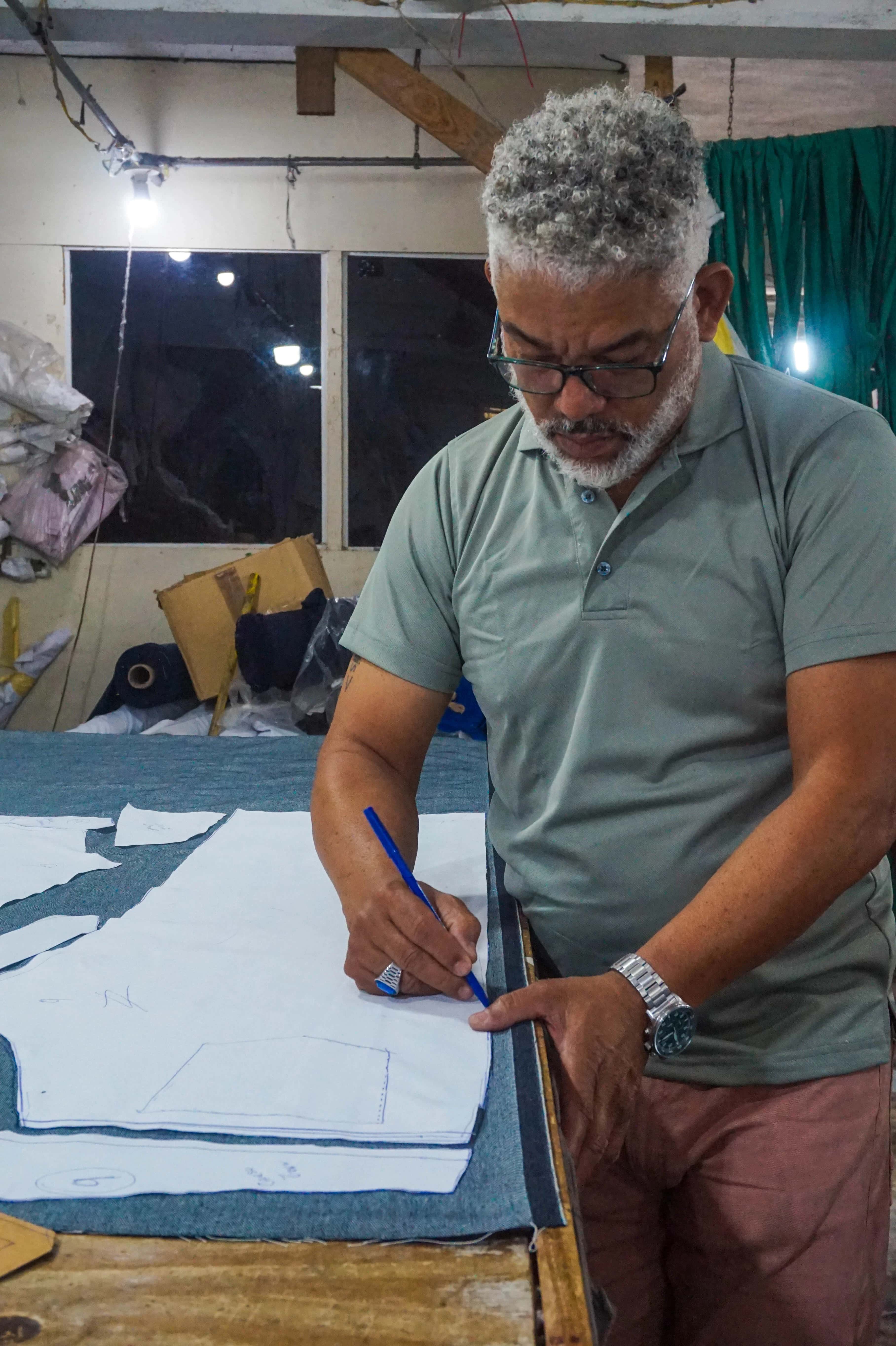 Producción y Ensamblado - proceso de fabricación de uniformes en Inage
